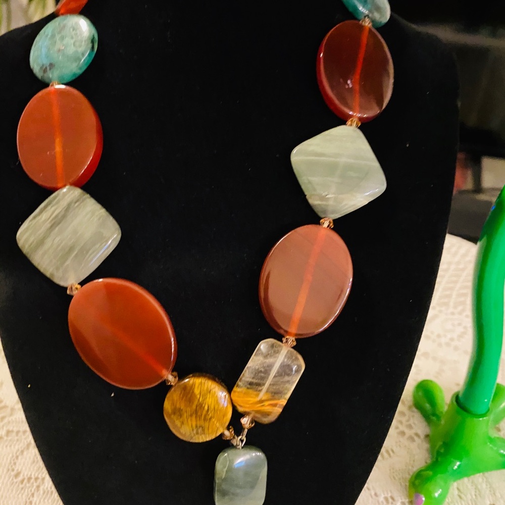 Multi-color necklace - Picture 2 of 3